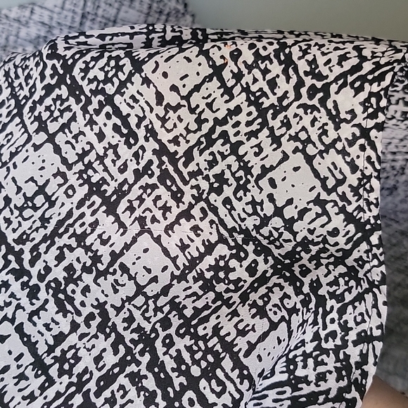 Worthington Abstract Office 2X Two Tone Short Sleeve Blouse - Picture 5 of 9